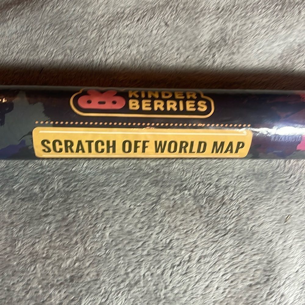 Kinder Berries Scratch off world Map NEW!